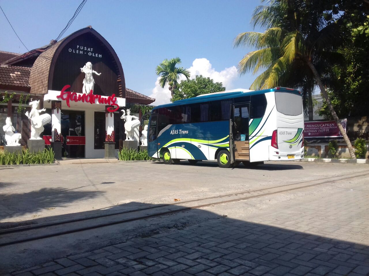 Gandung Lombok , Pusat Oleh Oleh Lombok